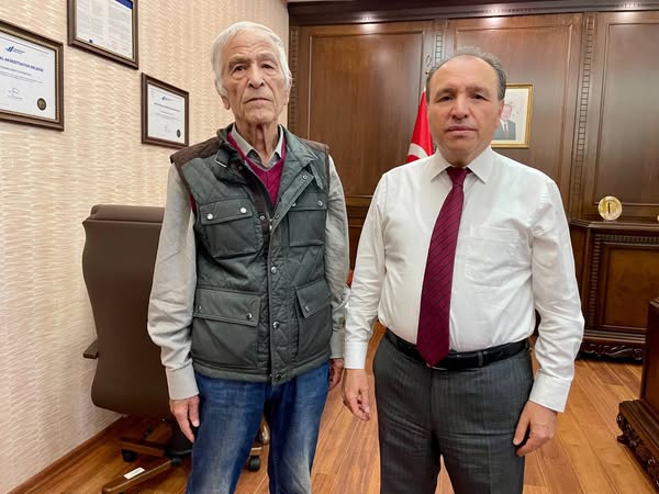 Emekli Öğretim Görevlisi Muzaffer Uyan, Afyon Kocatepe Üniversitesi'ne Değerli Fotoğraf Arşivi Bağışladı