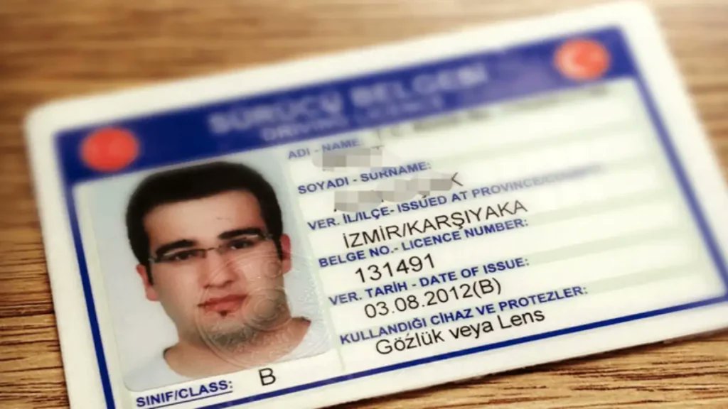 Eski Ehliyetler 1 Kasım'da Geçersiz Oluyor: Yenileme Ücretlerine Zam