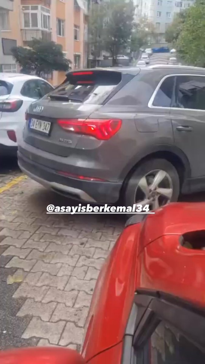 Üsküdar'da Ters Yönden Gelen Sürücüye Sert Tepki