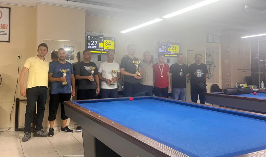Bilardo turnuvasında sporcular kıyasıya yarıştı
